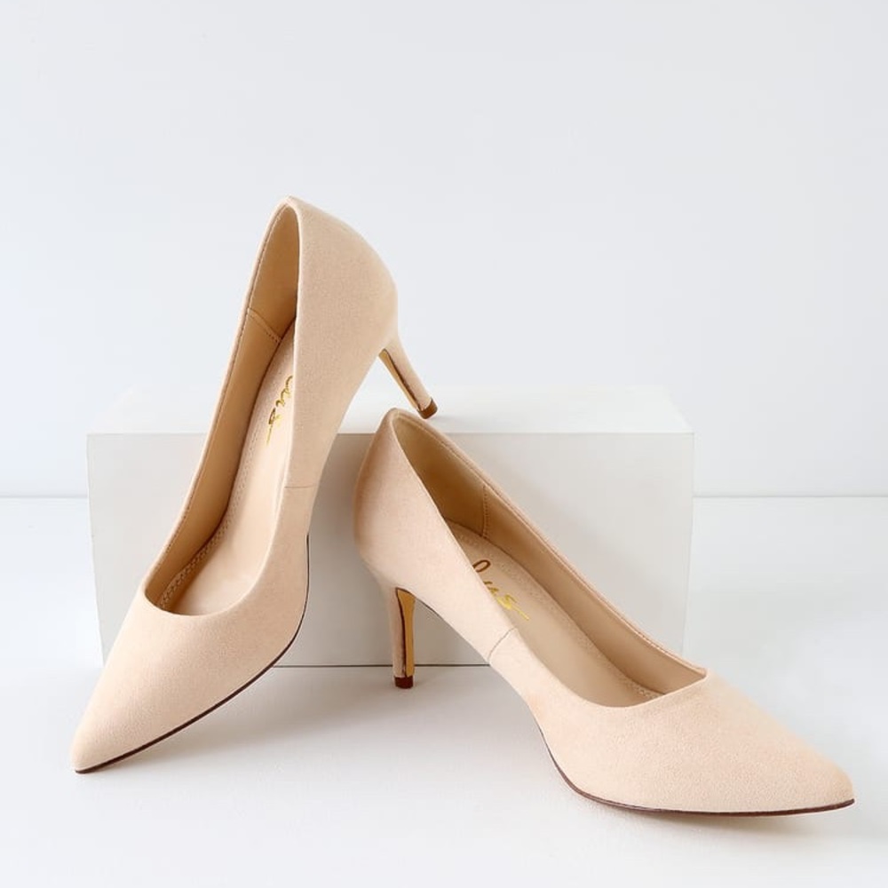 Lulus Nude Suede Mid/Kitten Heel Pumps